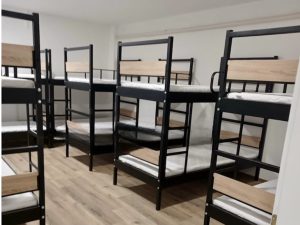Metalni kreveti na kat s drvenom ispunom