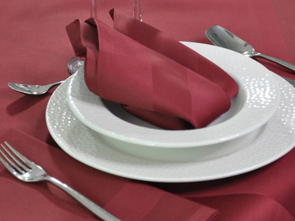 Salveta damast Kristal 284 bordo